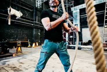 STUNT RIGGER